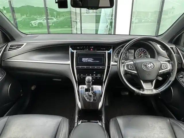 トヨタ ハリアー プレミアム 香川県 2017(平29)年 6.8万km ホワイトパールクリスタルシャイン トヨタセーフティセンス/・プリクラッシュセーフティシステム/・レーンデパーチャーアラート/・オートマチックハイビーム/・アダプティブクルーズコントロール/純正９型SDナビ/・Bluetooth/・CD/DVD/・フルセグTV/・AM/FM/バックカメラ/純正１８インチアルミ/電動リアゲート/LEDヘッド/レーダークルーズコントロール/運転席パワーシート/ドライブレコーダー/アイドリングストップ/ビルトインETC/衝突安全ボディ/S-VSC/EBD/ブレーキアシスト/盗難防止システム/後席3点式シートベルト/革巻きステアリング/ステアリングリモコン/スマートキー/プッシュスタート