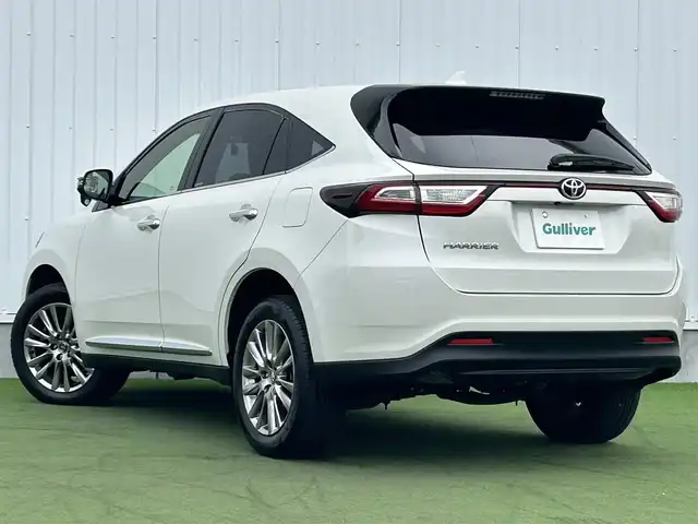 トヨタ ハリアー プレミアム 香川県 2017(平29)年 6.8万km ホワイトパールクリスタルシャイン トヨタセーフティセンス/・プリクラッシュセーフティシステム/・レーンデパーチャーアラート/・オートマチックハイビーム/・アダプティブクルーズコントロール/純正９型SDナビ/・Bluetooth/・CD/DVD/・フルセグTV/・AM/FM/バックカメラ/純正１８インチアルミ/電動リアゲート/LEDヘッド/レーダークルーズコントロール/運転席パワーシート/ドライブレコーダー/アイドリングストップ/ビルトインETC/衝突安全ボディ/S-VSC/EBD/ブレーキアシスト/盗難防止システム/後席3点式シートベルト/革巻きステアリング/ステアリングリモコン/スマートキー/プッシュスタート