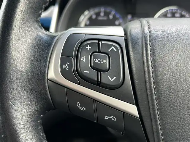 トヨタ ハリアー プレミアム 香川県 2017(平29)年 6.8万km ホワイトパールクリスタルシャイン トヨタセーフティセンス/・プリクラッシュセーフティシステム/・レーンデパーチャーアラート/・オートマチックハイビーム/・アダプティブクルーズコントロール/純正９型SDナビ/・Bluetooth/・CD/DVD/・フルセグTV/・AM/FM/バックカメラ/純正１８インチアルミ/電動リアゲート/LEDヘッド/レーダークルーズコントロール/運転席パワーシート/ドライブレコーダー/アイドリングストップ/ビルトインETC/衝突安全ボディ/S-VSC/EBD/ブレーキアシスト/盗難防止システム/後席3点式シートベルト/革巻きステアリング/ステアリングリモコン/スマートキー/プッシュスタート