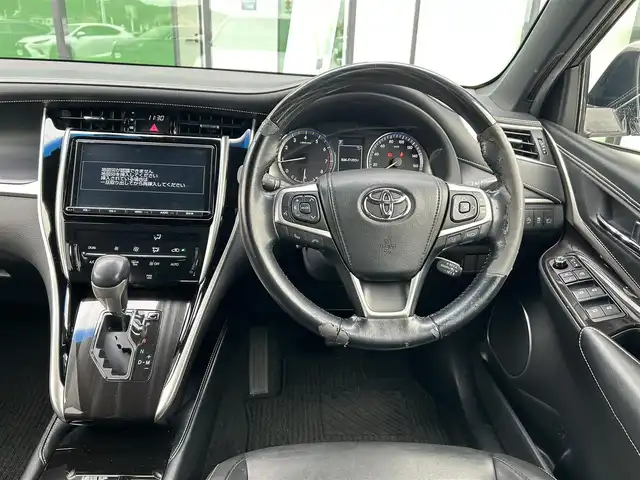 トヨタ ハリアー プレミアム 香川県 2017(平29)年 6.8万km ホワイトパールクリスタルシャイン トヨタセーフティセンス/・プリクラッシュセーフティシステム/・レーンデパーチャーアラート/・オートマチックハイビーム/・アダプティブクルーズコントロール/純正９型SDナビ/・Bluetooth/・CD/DVD/・フルセグTV/・AM/FM/バックカメラ/純正１８インチアルミ/電動リアゲート/LEDヘッド/レーダークルーズコントロール/運転席パワーシート/ドライブレコーダー/アイドリングストップ/ビルトインETC/衝突安全ボディ/S-VSC/EBD/ブレーキアシスト/盗難防止システム/後席3点式シートベルト/革巻きステアリング/ステアリングリモコン/スマートキー/プッシュスタート