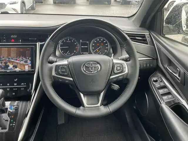 トヨタ ハリアー プレミアム 香川県 2017(平29)年 6.8万km ホワイトパールクリスタルシャイン トヨタセーフティセンス/・プリクラッシュセーフティシステム/・レーンデパーチャーアラート/・オートマチックハイビーム/・アダプティブクルーズコントロール/純正９型SDナビ/・Bluetooth/・CD/DVD/・フルセグTV/・AM/FM/バックカメラ/純正１８インチアルミ/電動リアゲート/LEDヘッド/レーダークルーズコントロール/運転席パワーシート/ドライブレコーダー/アイドリングストップ/ビルトインETC/衝突安全ボディ/S-VSC/EBD/ブレーキアシスト/盗難防止システム/後席3点式シートベルト/革巻きステアリング/ステアリングリモコン/スマートキー/プッシュスタート