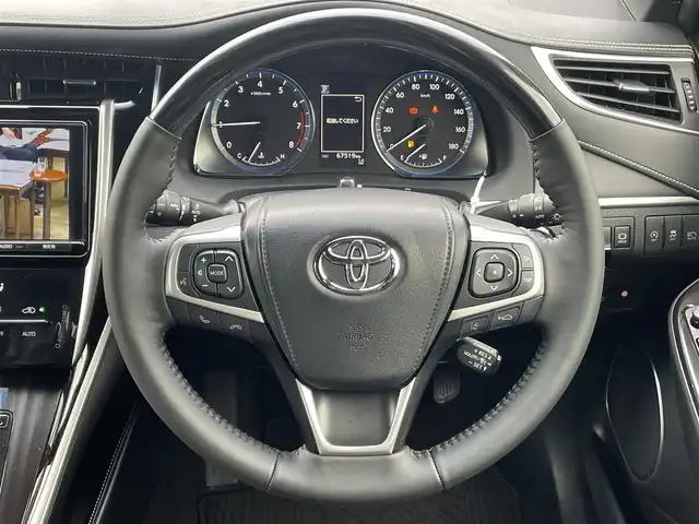 トヨタ ハリアー プレミアム 香川県 2017(平29)年 6.8万km ホワイトパールクリスタルシャイン トヨタセーフティセンス/・プリクラッシュセーフティシステム/・レーンデパーチャーアラート/・オートマチックハイビーム/・アダプティブクルーズコントロール/純正９型SDナビ/・Bluetooth/・CD/DVD/・フルセグTV/・AM/FM/バックカメラ/純正１８インチアルミ/電動リアゲート/LEDヘッド/レーダークルーズコントロール/運転席パワーシート/ドライブレコーダー/アイドリングストップ/ビルトインETC/衝突安全ボディ/S-VSC/EBD/ブレーキアシスト/盗難防止システム/後席3点式シートベルト/革巻きステアリング/ステアリングリモコン/スマートキー/プッシュスタート