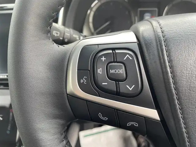 トヨタ ハリアー プレミアム 香川県 2017(平29)年 6.8万km ホワイトパールクリスタルシャイン トヨタセーフティセンス/・プリクラッシュセーフティシステム/・レーンデパーチャーアラート/・オートマチックハイビーム/・アダプティブクルーズコントロール/純正９型SDナビ/・Bluetooth/・CD/DVD/・フルセグTV/・AM/FM/バックカメラ/純正１８インチアルミ/電動リアゲート/LEDヘッド/レーダークルーズコントロール/運転席パワーシート/ドライブレコーダー/アイドリングストップ/ビルトインETC/衝突安全ボディ/S-VSC/EBD/ブレーキアシスト/盗難防止システム/後席3点式シートベルト/革巻きステアリング/ステアリングリモコン/スマートキー/プッシュスタート