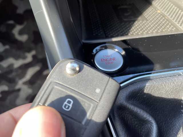 フォルクスワーゲン Ｔ－クロス TSI 1st 東京都 2020(令2)年 4.2万km 赤 純正ナビ/バックモニター/Bluetooth接続/AppleCarPlay/AndoroidoAuto/ブラインドスポットモニター/アダプティブクルーズコントロール/レーンキープアシスト/衝突被害軽減ブレーキ/純正LEDヘッドライト/純正16インチアルミホイール/スマートキー/プッシュスタート/ETC2.0/ステアリングスイッチ/ドライブレコーダー/フルオートエアコン