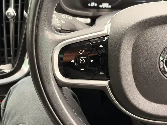 ボルボ Ｖ６０ クロスカントリー B5 AWD プロ 東京都 2021(令3)年 2.3万km オスミウムグレーM ワンオーナー/パノラマサンルーフ/クライメートパッケージ/・ステアリングヒーター/・シートヒーター(後席)/THULEルーフキャリア/THULEルーフボックス/harmankardonプレミアムサウンドシステム/純正HDDナビ/(Bluetooth/USB/フルセグTV)/(applecarplay/androidauto)/全方位カメラ/ドライブレコーダー(DR1-F/B)/ヘッドアップディスプレイ/パーフォレーテッドファインナッパ革シート/メモリーシート(運転席＆助手席)/パワーシート(運転席＆助手席)/シートヒーター(運転席＆助手席)/電動バックレスト/リラクゼーション機能/レーダークルーズコントロール/コーナーセンサー/車線逸脱警報システム/ETC2.0/保証書/取扱説明書/スペアキー×1