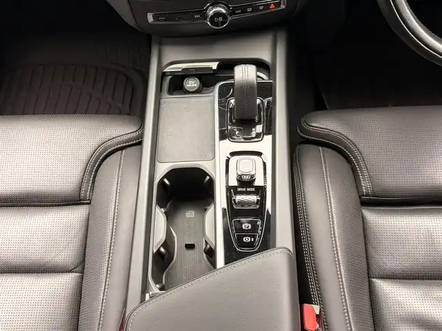 ボルボ Ｖ６０ クロスカントリー B5 AWD プロ 東京都 2021(令3)年 2.3万km オスミウムグレーM ワンオーナー/パノラマサンルーフ/クライメートパッケージ/・ステアリングヒーター/・シートヒーター(後席)/THULEルーフキャリア/THULEルーフボックス/harmankardonプレミアムサウンドシステム/純正HDDナビ/(Bluetooth/USB/フルセグTV)/(applecarplay/androidauto)/全方位カメラ/ドライブレコーダー(DR1-F/B)/ヘッドアップディスプレイ/パーフォレーテッドファインナッパ革シート/メモリーシート(運転席＆助手席)/パワーシート(運転席＆助手席)/シートヒーター(運転席＆助手席)/電動バックレスト/リラクゼーション機能/レーダークルーズコントロール/コーナーセンサー/車線逸脱警報システム/ETC2.0/保証書/取扱説明書/スペアキー×1