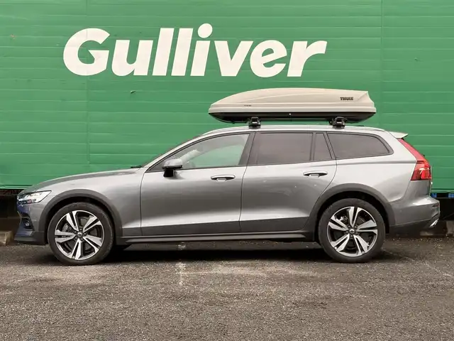 ボルボ Ｖ６０ クロスカントリー B5 AWD プロ 東京都 2021(令3)年 2.3万km オスミウムグレーM ワンオーナー/パノラマサンルーフ/クライメートパッケージ/・ステアリングヒーター/・シートヒーター(後席)/THULEルーフキャリア/THULEルーフボックス/harmankardonプレミアムサウンドシステム/純正HDDナビ/(Bluetooth/USB/フルセグTV)/(applecarplay/androidauto)/全方位カメラ/ドライブレコーダー(DR1-F/B)/ヘッドアップディスプレイ/パーフォレーテッドファインナッパ革シート/メモリーシート(運転席＆助手席)/パワーシート(運転席＆助手席)/シートヒーター(運転席＆助手席)/電動バックレスト/リラクゼーション機能/レーダークルーズコントロール/コーナーセンサー/車線逸脱警報システム/ETC2.0/保証書/取扱説明書/スペアキー×1