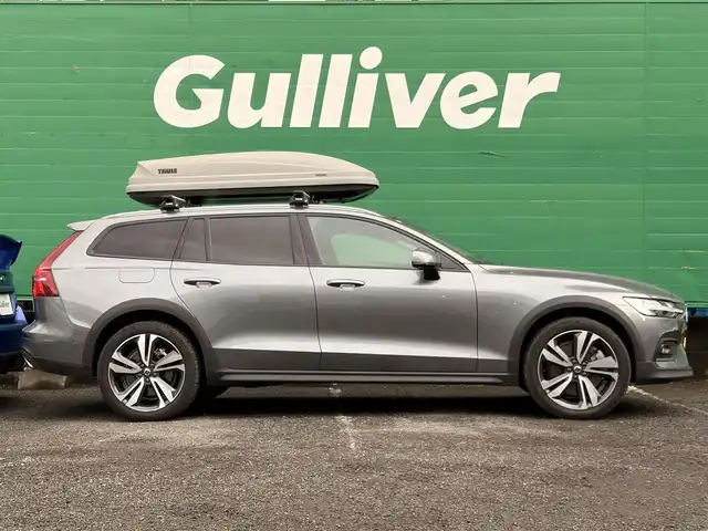ボルボ Ｖ６０ クロスカントリー B5 AWD プロ 東京都 2021(令3)年 2.3万km オスミウムグレーM ワンオーナー/パノラマサンルーフ/クライメートパッケージ/・ステアリングヒーター/・シートヒーター(後席)/THULEルーフキャリア/THULEルーフボックス/harmankardonプレミアムサウンドシステム/純正HDDナビ/(Bluetooth/USB/フルセグTV)/(applecarplay/androidauto)/全方位カメラ/ドライブレコーダー(DR1-F/B)/ヘッドアップディスプレイ/パーフォレーテッドファインナッパ革シート/メモリーシート(運転席＆助手席)/パワーシート(運転席＆助手席)/シートヒーター(運転席＆助手席)/電動バックレスト/リラクゼーション機能/レーダークルーズコントロール/コーナーセンサー/車線逸脱警報システム/ETC2.0/保証書/取扱説明書/スペアキー×1