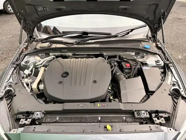 ボルボ Ｖ６０ クロスカントリー B5 AWD プロ 東京都 2021(令3)年 2.3万km オスミウムグレーM ワンオーナー/パノラマサンルーフ/クライメートパッケージ/・ステアリングヒーター/・シートヒーター(後席)/THULEルーフキャリア/THULEルーフボックス/harmankardonプレミアムサウンドシステム/純正HDDナビ/(Bluetooth/USB/フルセグTV)/(applecarplay/androidauto)/全方位カメラ/ドライブレコーダー(DR1-F/B)/ヘッドアップディスプレイ/パーフォレーテッドファインナッパ革シート/メモリーシート(運転席＆助手席)/パワーシート(運転席＆助手席)/シートヒーター(運転席＆助手席)/電動バックレスト/リラクゼーション機能/レーダークルーズコントロール/コーナーセンサー/車線逸脱警報システム/ETC2.0/保証書/取扱説明書/スペアキー×1