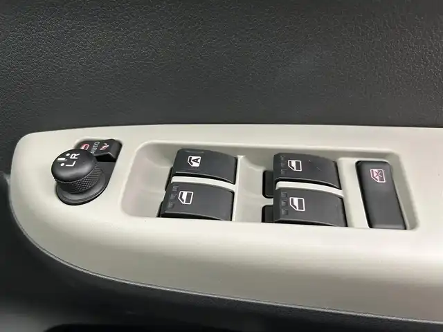 トヨタ パッソ モーダ　S 福岡県 2016(平28)年 2.8万km ブラックマイカメタリック/ダークエメラルドマイカ 2トーン 純正ナビ（Ｂｌｕｅｔｏｏｔｈ，フルセグＴＶ）　/ビルトインＥＴＣ　/前方ドライブレコーダー　/衝突被害軽減ブレーキ　/横滑り防止装置　/アイドリングストップ　/プッシュスタート　/電動格納式ドアミラー　/ＬＥＤライト
