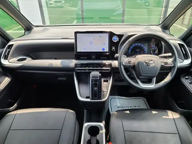 トヨタ ヴォクシー ハイブリッド S－Z 福岡県 2023(令5)年 4.8万km メタルストリームM トヨタセーフティセンス/・プリクラッシュセーフティ/・レーンディパーチャーアラート/・プロアクティブドライビングアシスト/・ロードサインアシスト/・オートマチックハイビーム/・レーダークルーズコントロール/・パーキングサポートブレーキ/・クリアランスソナー/純正10.5インチディスプレイオーディオ/・ナビ機能/・フルセグTV(TVキャンセラー)/・CD/DVDデッキ/・BT/USB/AM.FM/・Applecarplay/Androidauto/快適利便パッケージHi/・パワーバックドア/・前席/Sシートシートヒーター/・Sシートオットマン/ビルトイン2.0ETC/前後ドライブレコーダー/AC100Vコンセント/革巻きステアリング/ステアリングスイッチ/電動パーキングブレーキ/オートホールド/革調シートカバー/スマートキー/プッシュスタート/LEDヘッドライト/オートライト/ヘッドライトレベライザー/純正17インチAW/フロアマット/純正ドアバイザー/横滑り防止システム/電動格納ウィンカーミラー