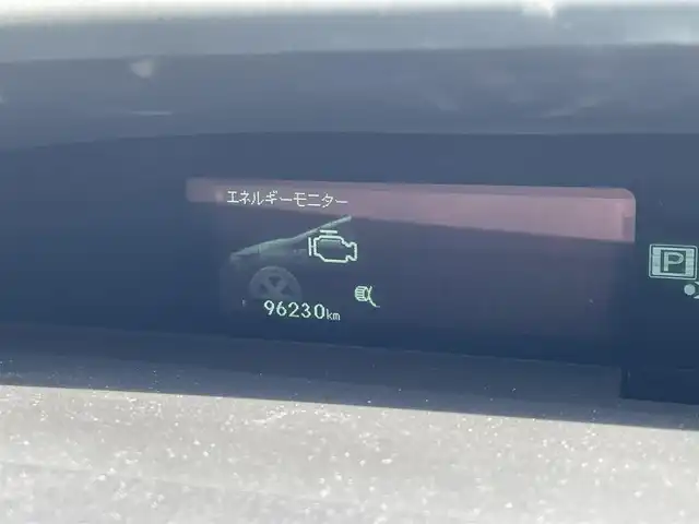 トヨタ プリウス S 神奈川県 2014(平26)年 9.7万km シルバーM (株)IDOMが運営する【じしゃロン秦野店】の自社ローン専用車両になります。こちらは現金またはオートローンご利用時の価格です。自社ローンご希望の方は別途その旨お申付け下さい/純正メモリナビ/スマートキー×2/プッシュエンジンスタート/バックカメラ/ETC/ドライブレコーダー/HID/オートライト