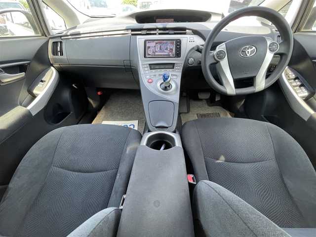 トヨタ プリウス S 神奈川県 2014(平26)年 9.7万km シルバーM 【(株)IDOMが運営する【じしゃロン相模原店】の自社ローン対象車両になります。こちらは現金ご利用時の価格です。自社ローンご希望の方は別途その旨お申付け下さい。】/純正メモリナビ/スマートキー×2/プッシュエンジンスタート/バックカメラ/ETC/ドライブレコーダー/HID/オートライト