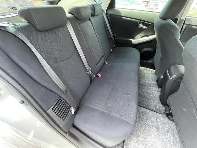 トヨタ プリウス S 神奈川県 2014(平26)年 9.7万km シルバーM 【(株)IDOMが運営する【じしゃロン相模原店】の自社ローン対象車両になります。こちらは現金ご利用時の価格です。自社ローンご希望の方は別途その旨お申付け下さい。】/純正メモリナビ/スマートキー×2/プッシュエンジンスタート/バックカメラ/ETC/ドライブレコーダー/HID/オートライト