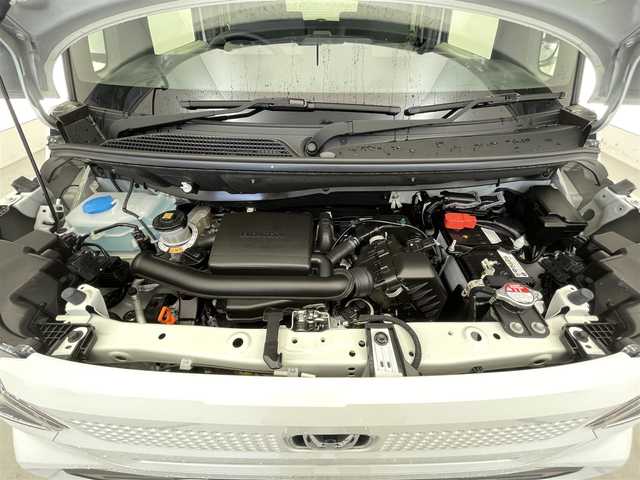 ホンダ Ｎ ＢＯＸ 滋賀県 2024(令6)年 0.1万km プラチナホワイトパール 禁煙車/純正８型ナビ/【Bluetooth/フルセグＴＶ/USB】/ドラレコ/バックカメラ/両側パワースライドドア/シートヒーター/ホンダセンシング/●衝突軽減ブレーキ/●先行車発進お知らせ機能/●歩行者事故低減ステアリング/●路外逸脱抑制機能/●標識認識機能/●渋滞追従機能付アダプティブクルーズコントロール/●車線維持支援システム/●誤発進抑制機能/●後方誤発進抑制機能/●近距離衝突軽減ブレーキ/●急アクセル抑制機能/●パーキングセンサーシステム/●オートハイビーム/ＬＥＤライト/ステアリングスイッチ/オートライト/スマートキー