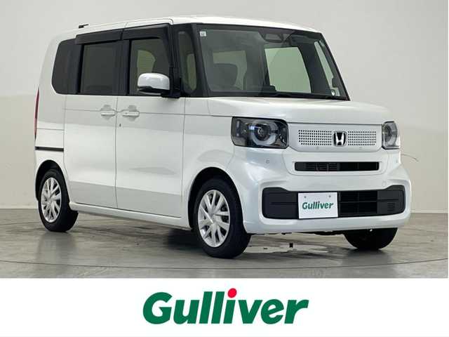 ホンダ Ｎ ＢＯＸ 滋賀県 2024(令6)年 0.1万km プラチナホワイトパール 禁煙車/純正８型ナビ/【Bluetooth/フルセグＴＶ/USB】/ドラレコ/バックカメラ/両側パワースライドドア/シートヒーター/ホンダセンシング/●衝突軽減ブレーキ/●先行車発進お知らせ機能/●歩行者事故低減ステアリング/●路外逸脱抑制機能/●標識認識機能/●渋滞追従機能付アダプティブクルーズコントロール/●車線維持支援システム/●誤発進抑制機能/●後方誤発進抑制機能/●近距離衝突軽減ブレーキ/●急アクセル抑制機能/●パーキングセンサーシステム/●オートハイビーム/ＬＥＤライト/ステアリングスイッチ/オートライト/スマートキー