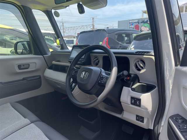 ホンダ Ｎ ＢＯＸ 滋賀県 2024(令6)年 0.1万km プラチナホワイトパール 禁煙車/純正８型ナビ/【Bluetooth/フルセグＴＶ/USB】/ドラレコ/バックカメラ/両側パワースライドドア/シートヒーター/ホンダセンシング/●衝突軽減ブレーキ/●先行車発進お知らせ機能/●歩行者事故低減ステアリング/●路外逸脱抑制機能/●標識認識機能/●渋滞追従機能付アダプティブクルーズコントロール/●車線維持支援システム/●誤発進抑制機能/●後方誤発進抑制機能/●近距離衝突軽減ブレーキ/●急アクセル抑制機能/●パーキングセンサーシステム/●オートハイビーム/ＬＥＤライト/ステアリングスイッチ/オートライト/スマートキー