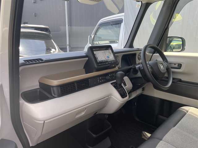 ホンダ Ｎ ＢＯＸ 滋賀県 2024(令6)年 0.1万km プラチナホワイトパール 禁煙車/純正８型ナビ/【Bluetooth/フルセグＴＶ/USB】/ドラレコ/バックカメラ/両側パワースライドドア/シートヒーター/ホンダセンシング/●衝突軽減ブレーキ/●先行車発進お知らせ機能/●歩行者事故低減ステアリング/●路外逸脱抑制機能/●標識認識機能/●渋滞追従機能付アダプティブクルーズコントロール/●車線維持支援システム/●誤発進抑制機能/●後方誤発進抑制機能/●近距離衝突軽減ブレーキ/●急アクセル抑制機能/●パーキングセンサーシステム/●オートハイビーム/ＬＥＤライト/ステアリングスイッチ/オートライト/スマートキー