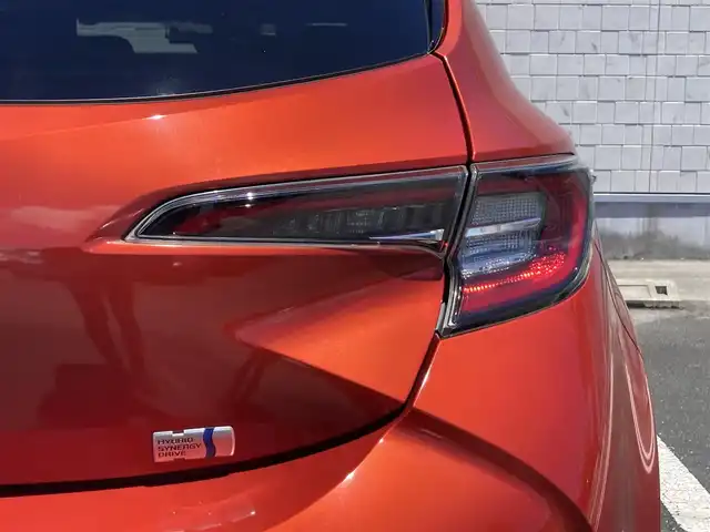 トヨタ カローラ スポーツ ハイブリッドG Z 静岡県 2018(平30)年 8.1万km スカーレットメタリック Toyota Safety Sense/純正9インチナビ(NSZT-Y66T)/　AM FM CD DVD Bluetooth SDREC/バックモニター/LEDオートヘッドランプ/レーダークルーズコントロール/ドライブモードセレクト/社外18インチアルミホイール/スマートキー2本/アイドリングストップ/パーキングアシスト/フルセグTV/ビルトインETC/前方ドライブレコーダー