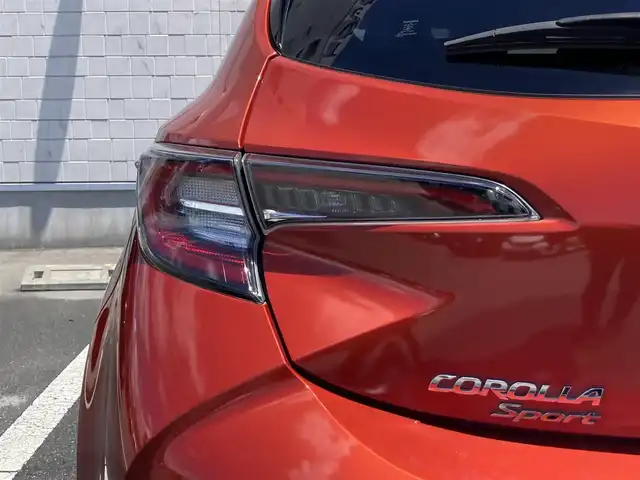 トヨタ カローラ スポーツ ハイブリッドG Z 静岡県 2018(平30)年 8.1万km スカーレットメタリック Toyota Safety Sense/純正9インチナビ(NSZT-Y66T)/　AM FM CD DVD Bluetooth SDREC/バックモニター/LEDオートヘッドランプ/レーダークルーズコントロール/ドライブモードセレクト/社外18インチアルミホイール/スマートキー2本/アイドリングストップ/パーキングアシスト/フルセグTV/ビルトインETC/前方ドライブレコーダー