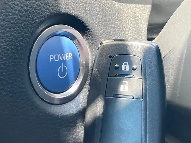 トヨタ カローラ スポーツ ハイブリッドG Z 静岡県 2018(平30)年 8.1万km スカーレットメタリック Toyota Safety Sense/純正9インチナビ(NSZT-Y66T)/　AM FM CD DVD Bluetooth SDREC/バックモニター/LEDオートヘッドランプ/レーダークルーズコントロール/ドライブモードセレクト/社外18インチアルミホイール/スマートキー2本/アイドリングストップ/パーキングアシスト/フルセグTV/ビルトインETC/前方ドライブレコーダー