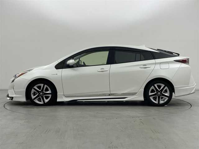 トヨタ プリウス S ツーリングセレクション 群馬県 2018(平30)年 7.9万km ホワイトパールクリスタルシャイン 社外エアロ/合皮レザーシート/シートヒーター/純正ディーラーナビ（NSZT-W68T)/CD/DVD/SD(MSV)/Bluetooth/フルセグTV/バックカメラ/前後ドライブレコーダー/ビルトインETC/LEDヘッドライト/オートライト /フォグランプ /スマートキー /プッシュスタート/純正17インチAW/トノカバー/純正フロアマット/ドアバイザー