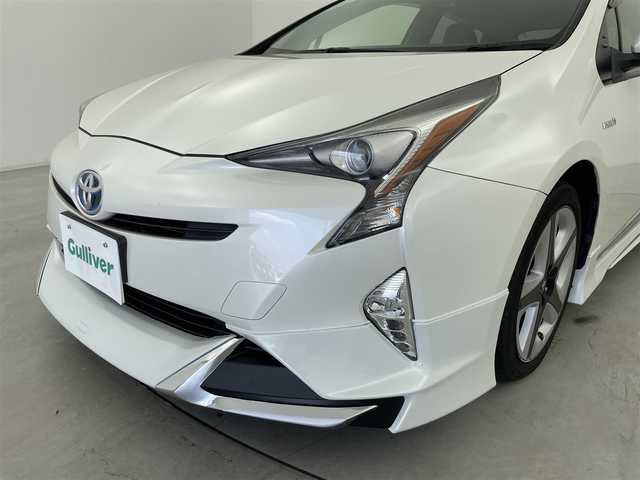 トヨタ プリウス S ツーリングセレクション 群馬県 2018(平30)年 7.9万km ホワイトパールクリスタルシャイン 社外エアロ/合皮レザーシート/シートヒーター/純正ディーラーナビ（NSZT-W68T)/CD/DVD/SD(MSV)/Bluetooth/フルセグTV/バックカメラ/前後ドライブレコーダー/ビルトインETC/LEDヘッドライト/オートライト /フォグランプ /スマートキー /プッシュスタート/純正17インチAW/トノカバー/純正フロアマット/ドアバイザー