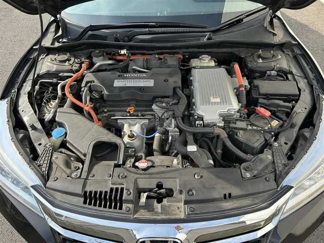 ホンダ アコード ハイブリッド LX 佐賀県 2013(平25)年 10.4万km プレミアムスパークルブラックパール HONDAインターナビシステム/・バックカメラ/・TV/BT/CD/DVD/クルーズコントロール/純正17インチAW/前席パワーシート/シートヒーター/シートメモリー/LEDヘッドライト/オートライト/ETC/プッシュスタート/ドアバイザー/スペアキー×１/取扱説明書/保証書
