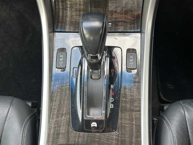 ホンダ アコード ハイブリッド LX 佐賀県 2013(平25)年 10.4万km プレミアムスパークルブラックパール HONDAインターナビシステム/・バックカメラ/・TV/BT/CD/DVD/クルーズコントロール/純正17インチAW/前席パワーシート/シートヒーター/シートメモリー/LEDヘッドライト/オートライト/ETC/プッシュスタート/ドアバイザー/スペアキー×１/取扱説明書/保証書