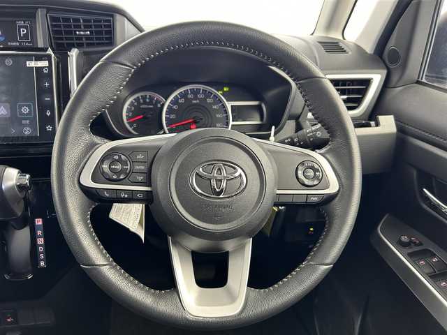 トヨタ ルーミー カスタムG 愛知県 2022(令4)年 2.2万km パールホワイトⅢ 純正9インチディスプレイオーディオ/全方位カメラ/フルセグTV/Bluetooth/Apple CarPlay/Android　Auto/スマートアシスト/衝突被害軽減システム/クルーズコントロール/レーンキープアシスト/コーナーセンサー/横滑り防止装置/オートライト/オートマチックハイビーム/LEDヘッドライト/LEDフォグランプ/両側パワースライドドア/シートヒーター/ETC/純正AW/純正フロアマット/プッシュスタート/スマートキー/スペアキー