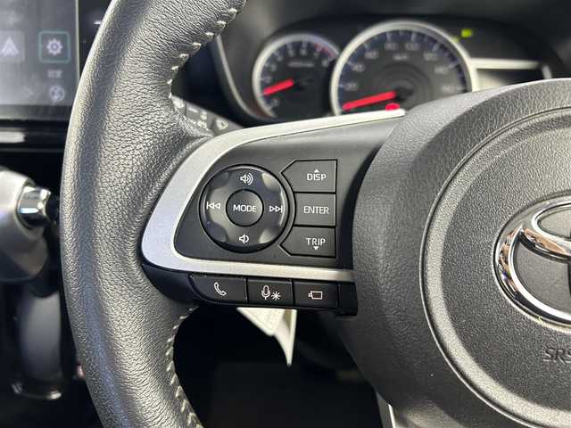 トヨタ ルーミー カスタムG 愛知県 2022(令4)年 2.2万km パールホワイトⅢ 純正9インチディスプレイオーディオ/全方位カメラ/フルセグTV/Bluetooth/Apple CarPlay/Android　Auto/スマートアシスト/衝突被害軽減システム/クルーズコントロール/レーンキープアシスト/コーナーセンサー/横滑り防止装置/オートライト/オートマチックハイビーム/LEDヘッドライト/LEDフォグランプ/両側パワースライドドア/シートヒーター/ETC/純正AW/純正フロアマット/プッシュスタート/スマートキー/スペアキー