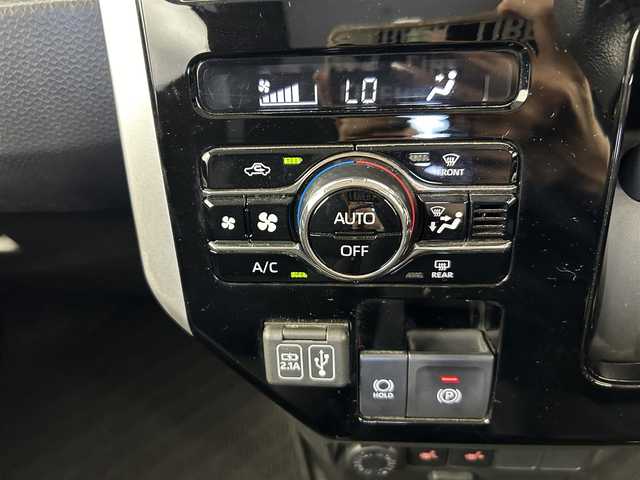 トヨタ ルーミー カスタムG 愛知県 2022(令4)年 2.2万km パールホワイトⅢ 純正9インチディスプレイオーディオ/全方位カメラ/フルセグTV/Bluetooth/Apple CarPlay/Android　Auto/スマートアシスト/衝突被害軽減システム/クルーズコントロール/レーンキープアシスト/コーナーセンサー/横滑り防止装置/オートライト/オートマチックハイビーム/LEDヘッドライト/LEDフォグランプ/両側パワースライドドア/シートヒーター/ETC/純正AW/純正フロアマット/プッシュスタート/スマートキー/スペアキー