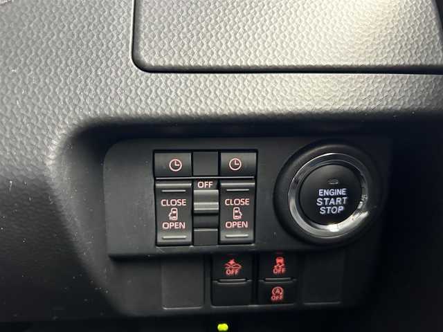 トヨタ ルーミー カスタムG 愛知県 2022(令4)年 2.2万km パールホワイトⅢ 純正9インチディスプレイオーディオ/全方位カメラ/フルセグTV/Bluetooth/Apple CarPlay/Android　Auto/スマートアシスト/衝突被害軽減システム/クルーズコントロール/レーンキープアシスト/コーナーセンサー/横滑り防止装置/オートライト/オートマチックハイビーム/LEDヘッドライト/LEDフォグランプ/両側パワースライドドア/シートヒーター/ETC/純正AW/純正フロアマット/プッシュスタート/スマートキー/スペアキー