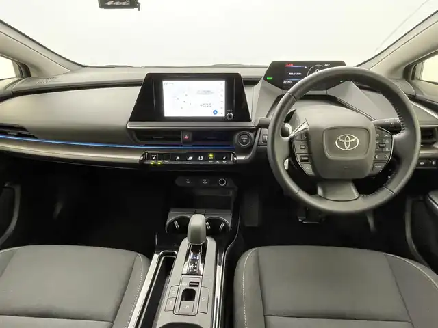 トヨタ プリウス G 熊本県 2023(令5)年 2.7万km グレー 純正ディスプレイオーディオ　/社外前後ドライブレコーダー　/ビルトインＥＴＣ2.0　/前後クリアランスソナー　/トヨタセーフティーセンス/・プリクラッシュセーフティ/・レーンキープアシスト/・リアクロストラフィックアラート/・駐車時支援パーキングサポートシステム/・ロードサインアシスト/・レーダークルーズコントロール/・ブラインドスポットモニター/・プロアクティブドライビングアシスト/・オートハイビーム/横滑り防止/100V充電/前席シートヒーター/純正フロアマット/純正19インチAW/オートライト/LEDヘッドライト/スマートキー/プッシュスタート