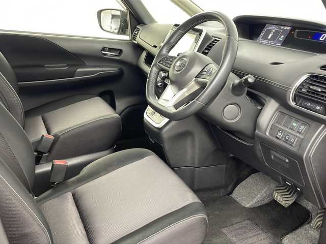 日産 セレナ ハイウェイスター プロパイロットED 埼玉県 2016(平28)年 3.6万km ライトブルーメタリック 純正ナビ/（BT/フルTVCD/DVD//AM/FM）/バックカメラ/インテリジェントエマージェンシーブレーキ/インテリジェントLI（車線逸脱防止支援システム）/LDW（車線逸脱警報）/RCTA（後退時車両検知警報）/プロパイロット/前後ドライブレコーダー/LEDライト/純正アルミホイール/純正フロアマット