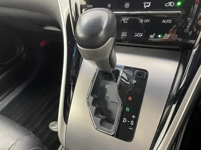 トヨタ ハリアー ハイブリッド プレミアム メタル&レザーP 富山県 2019(令1)年 3.7万km ホワイトパールクリスタルシャイン 純正ナビ（AM/FM/DVD/BT/フルセグ）/バックカメラ/ドライブレコーダー/ETC/レザーシート/D/N席パワーシート/D席メモリシート/シートヒーター/シートベンチレーション/衝突被害軽減システム/レーダークルーズコントロール/レーンキープアシスト/横滑り防止装置/オートホールド付電子パーキング/純正アルミホイール/純正フロアマット/オートLEDライト/フォグライト/ウッドコンビステアリング/ステアリングスイッチ/スマートキー/スペアキー/カードキー