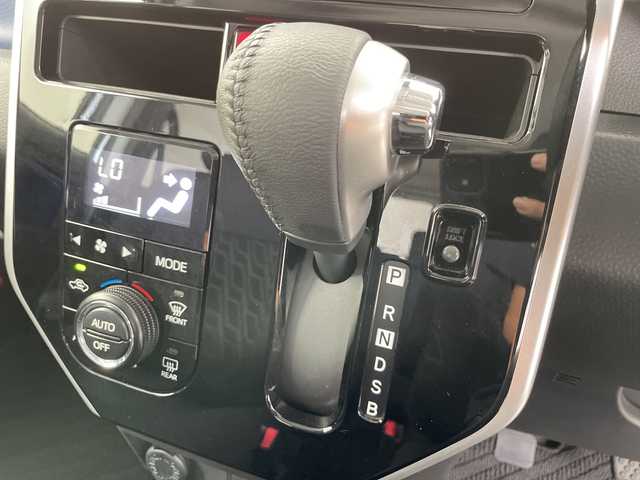 トヨタ タンク カスタムG 道央・札幌 2019(令1)年 0.3万km ブライトシルバーM ・４WD/スマートアシスト/・衝突被害軽減ブレーキ/・純正ディーラーOPナビ/・DVD.CD.SD.Bluetooth/・フルセグ.バックカメラ /・両側パワースライドドア/・クルーズコントロール/・LEDライト/オートハイビーム/・ドライブレコーダー前後/・スマートキー