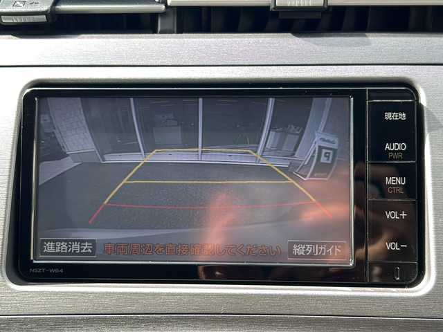 トヨタ プリウス S 石川県 2014(平26)年 6.7万km ホワイトパールクリスタルシャイン 純正ナビ/エンジンスタートボタン/スマートキー/ETC/車外バックカメラ/パワーステアリング/パワーウィンドウ/純正フロアマット/純正アルミホイール/フルセグTV/エアバック　W＋ サイド/カーテンエアバック