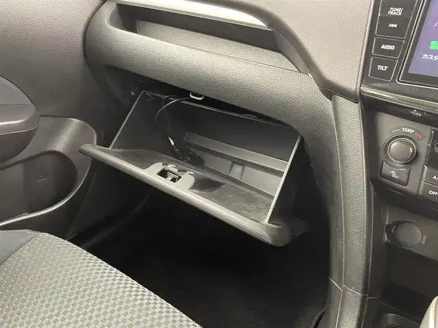 スズキ スイフト RS 大分県 2014(平26)年 7.7万km スノーホワイトパール 社外SDナビ/（フルセグ/CD/DVD/Bluetooth）/ETC/オートライト/HIDヘッドライト/フォグランプ/オートエアコン/ステアリングスイッチ/クルーズコントロール/電動格納ミラー/プッシュスタート・スマートキー/保証書・取扱説明書