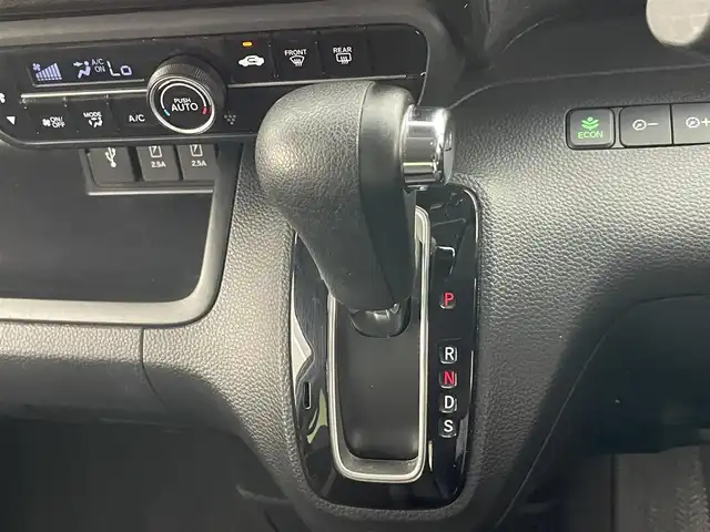 ホンダ Ｎ ＢＯＸ カスタム G L ターボ ホンダセンシング 愛知県 2018(平30)年 6.8万km プレミアムホワイトパールⅡ 純正8インチナビ/ホンダセンシング/パドルシフト/ターボ/レーダークルーズコントロール/両側パワースライドドア/LEDオートライト/バックカメラ/ETC/ドライブレコーダー/純正アルミホイール/フルセグTV/DVD/純正フロアマット/ハーフレザーシート/衝突被害軽減ブレーキ/カーテンエアバック/禁煙車