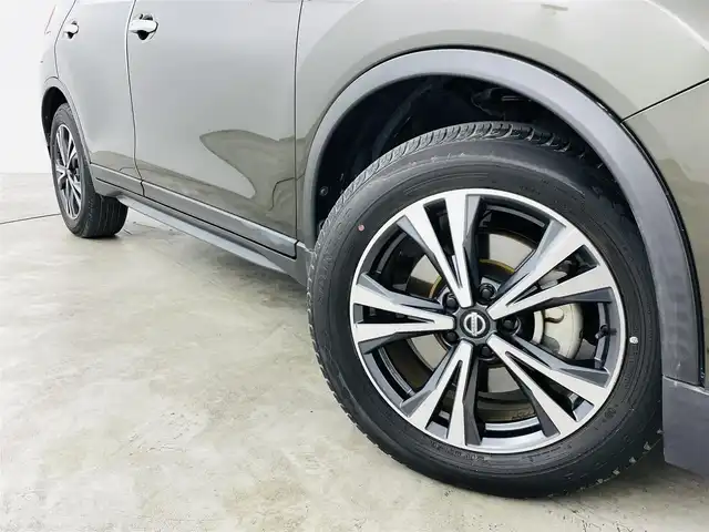 日産 エクストレイル 20X 福島県 2017(平29)年 7.4万km チタニウムカーキ プロパイロット/・エマージェンシーブレーキ/・ダウンヒルアシストコントロール/・クリアランスソナー/・横滑り防止機能/ストラーダナビ/・型番；CN-RX03WD/・フルセグ/TV/CD/DVD/Blu-ray/iPod/SD/BT/USB/アラウンドビューモニター/アダプティブ・クルーズコントロール/LEDオートライト/・フォグランプ/ハーフレザー/・パワーバックドア/純正AW付きサマータイヤ/ルーフレール/ストラーダインフォメーションディスプレイ/デジタルインナーミラー/電動格納ミラー/・ウィンカーミラー/・ミラーヒーター/電子パーキング/・ブレーキホールド/ドアバイザー/純正フロアマット/革ステアリング/・ステアリングリモコン/前ドラレコ/ETC/プッシュスタート/・スマートキー