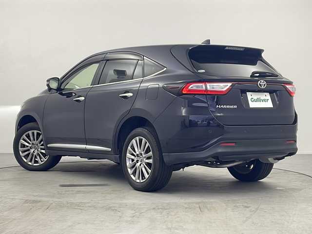 トヨタ ハリアー プレミアム 愛知県 2017(平29)年 6.1万km スパークリングブラックパールクリスタルシャイン 純正9型SDナビ/フルセグTV/CD/DVD(Blu Ray/BT/USB/AUX/バックカメラ/ハーフレザーシート/パワーシート/ビルトインETC/ドライブレコーダー前後/Toyota Safety Sense/プリクラッシュセーフティ/レーンディパーチャーアラート/レーダークルーズコントロール/オートハイビーム/インテリジェントクリアランスソナー/パワーバックドア/電動パーキング/オートホールド/革巻きステアリング/ステアリングスイッチ/アイドリングストップ/LEDオートライト/フォグランプ/シーケンシャルランプ/電格ミラー/横滑り防止/プッシュスタート/スマートキー/純正ドアバイザー/純正フロアマット