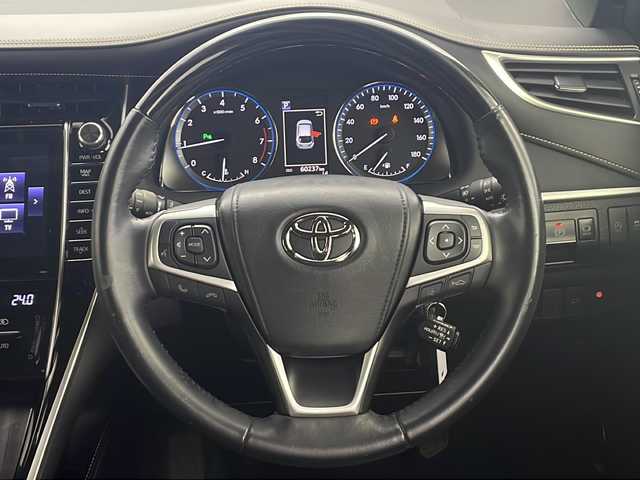 トヨタ ハリアー プレミアム 愛知県 2017(平29)年 6.1万km スパークリングブラックパールクリスタルシャイン 純正9型SDナビ/フルセグTV/CD/DVD(Blu Ray/BT/USB/AUX/バックカメラ/ハーフレザーシート/パワーシート/ビルトインETC/ドライブレコーダー前後/Toyota Safety Sense/プリクラッシュセーフティ/レーンディパーチャーアラート/レーダークルーズコントロール/オートハイビーム/インテリジェントクリアランスソナー/パワーバックドア/電動パーキング/オートホールド/革巻きステアリング/ステアリングスイッチ/アイドリングストップ/LEDオートライト/フォグランプ/シーケンシャルランプ/電格ミラー/横滑り防止/プッシュスタート/スマートキー/純正ドアバイザー/純正フロアマット