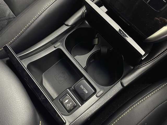 トヨタ ハリアー プレミアム 愛知県 2017(平29)年 6.1万km スパークリングブラックパールクリスタルシャイン 純正9型SDナビ/フルセグTV/CD/DVD(Blu Ray/BT/USB/AUX/バックカメラ/ハーフレザーシート/パワーシート/ビルトインETC/ドライブレコーダー前後/Toyota Safety Sense/プリクラッシュセーフティ/レーンディパーチャーアラート/レーダークルーズコントロール/オートハイビーム/インテリジェントクリアランスソナー/パワーバックドア/電動パーキング/オートホールド/革巻きステアリング/ステアリングスイッチ/アイドリングストップ/LEDオートライト/フォグランプ/シーケンシャルランプ/電格ミラー/横滑り防止/プッシュスタート/スマートキー/純正ドアバイザー/純正フロアマット