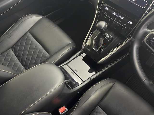 トヨタ ハリアー プレミアム 愛知県 2017(平29)年 6.1万km スパークリングブラックパールクリスタルシャイン 純正9型SDナビ/フルセグTV/CD/DVD(Blu Ray/BT/USB/AUX/バックカメラ/ハーフレザーシート/パワーシート/ビルトインETC/ドライブレコーダー前後/Toyota Safety Sense/プリクラッシュセーフティ/レーンディパーチャーアラート/レーダークルーズコントロール/オートハイビーム/インテリジェントクリアランスソナー/パワーバックドア/電動パーキング/オートホールド/革巻きステアリング/ステアリングスイッチ/アイドリングストップ/LEDオートライト/フォグランプ/シーケンシャルランプ/電格ミラー/横滑り防止/プッシュスタート/スマートキー/純正ドアバイザー/純正フロアマット