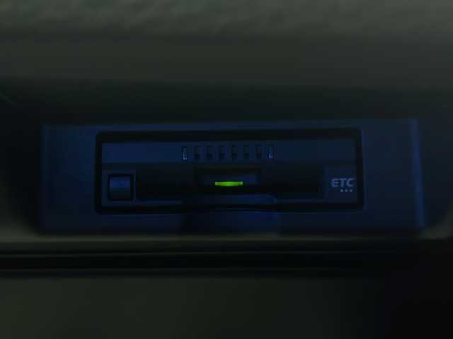 トヨタ ハリアー プレミアム 愛知県 2017(平29)年 6.1万km スパークリングブラックパールクリスタルシャイン 純正9型SDナビ/フルセグTV/CD/DVD(Blu Ray/BT/USB/AUX/バックカメラ/ハーフレザーシート/パワーシート/ビルトインETC/ドライブレコーダー前後/Toyota Safety Sense/プリクラッシュセーフティ/レーンディパーチャーアラート/レーダークルーズコントロール/オートハイビーム/インテリジェントクリアランスソナー/パワーバックドア/電動パーキング/オートホールド/革巻きステアリング/ステアリングスイッチ/アイドリングストップ/LEDオートライト/フォグランプ/シーケンシャルランプ/電格ミラー/横滑り防止/プッシュスタート/スマートキー/純正ドアバイザー/純正フロアマット