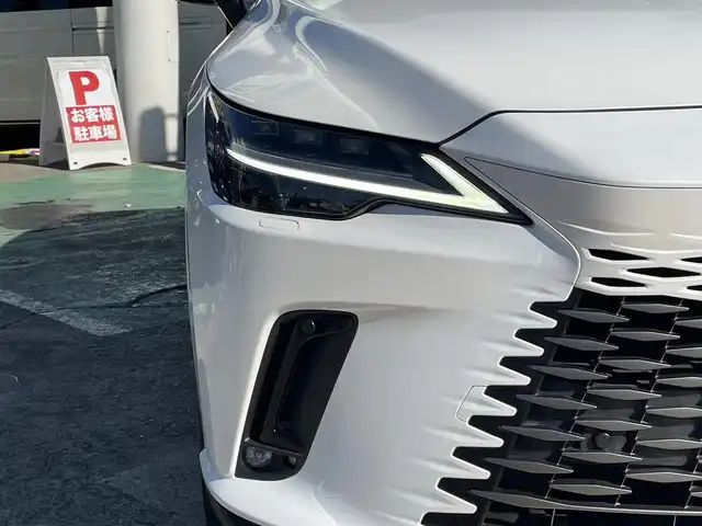 レクサス ＲＸ 350h バージョンL 神奈川県 2024(令6)年 1万km ソニッククォーツ ワンオーナー/純正コネクティッドナビ/　（Bluetooth・ミラキャス）/フルセグTV/パノラミックビューモニター/パノラマルーフ/セミアニリン本革シート/シートヒーター/エアシート/メーカーOP輻射ヒーター/Lexus Safety System＋/Lexus Teammate/クリアランスソナー/カラーヘッドアップディスプレイ/レーダークルーズコントロール/LEDヘッドライト/LEDフォグライト/パワーバックドア/ビルトインETC2.0/スマートキー×2/カードキー×1/保証書/取扱説明書