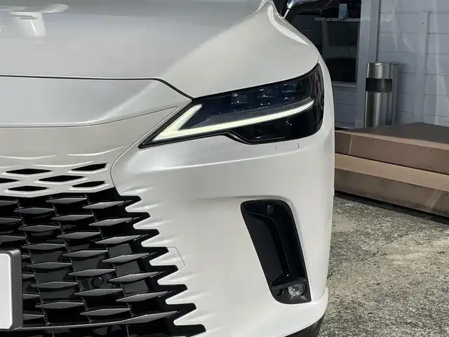 レクサス ＲＸ 350h バージョンL 神奈川県 2024(令6)年 1万km ソニッククォーツ ワンオーナー/純正コネクティッドナビ/　（Bluetooth・ミラキャス）/フルセグTV/パノラミックビューモニター/パノラマルーフ/セミアニリン本革シート/シートヒーター/エアシート/メーカーOP輻射ヒーター/Lexus Safety System＋/Lexus Teammate/クリアランスソナー/カラーヘッドアップディスプレイ/レーダークルーズコントロール/LEDヘッドライト/LEDフォグライト/パワーバックドア/ビルトインETC2.0/スマートキー×2/カードキー×1/保証書/取扱説明書