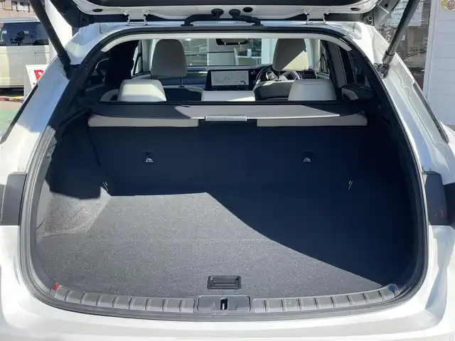 レクサス ＲＸ 350h バージョンL 神奈川県 2024(令6)年 1万km ソニッククォーツ ワンオーナー/純正コネクティッドナビ/　（Bluetooth・ミラキャス）/フルセグTV/パノラミックビューモニター/パノラマルーフ/セミアニリン本革シート/シートヒーター/エアシート/メーカーOP輻射ヒーター/Lexus Safety System＋/Lexus Teammate/クリアランスソナー/カラーヘッドアップディスプレイ/レーダークルーズコントロール/LEDヘッドライト/LEDフォグライト/パワーバックドア/ビルトインETC2.0/スマートキー×2/カードキー×1/保証書/取扱説明書