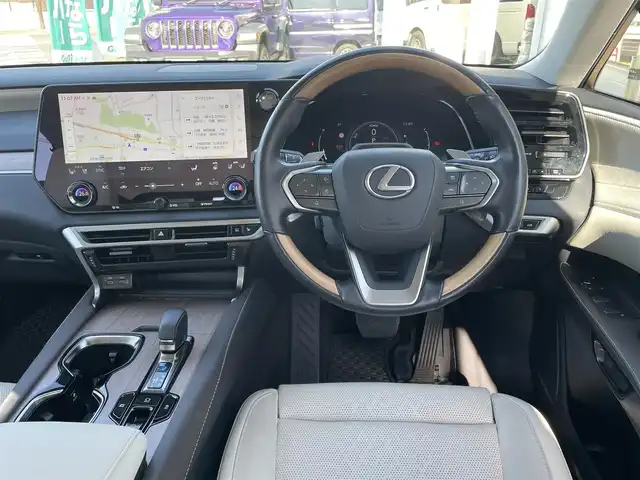 レクサス ＲＸ 350h バージョンL 神奈川県 2024(令6)年 1万km ソニッククォーツ ワンオーナー/純正コネクティッドナビ/　（Bluetooth・ミラキャス）/フルセグTV/パノラミックビューモニター/パノラマルーフ/セミアニリン本革シート/シートヒーター/エアシート/メーカーOP輻射ヒーター/Lexus Safety System＋/Lexus Teammate/クリアランスソナー/カラーヘッドアップディスプレイ/レーダークルーズコントロール/LEDヘッドライト/LEDフォグライト/パワーバックドア/ビルトインETC2.0/スマートキー×2/カードキー×1/保証書/取扱説明書